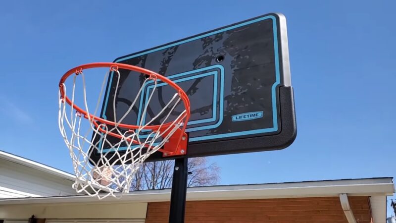 LIFETIME PORTABLE BASKETBALL HOOP